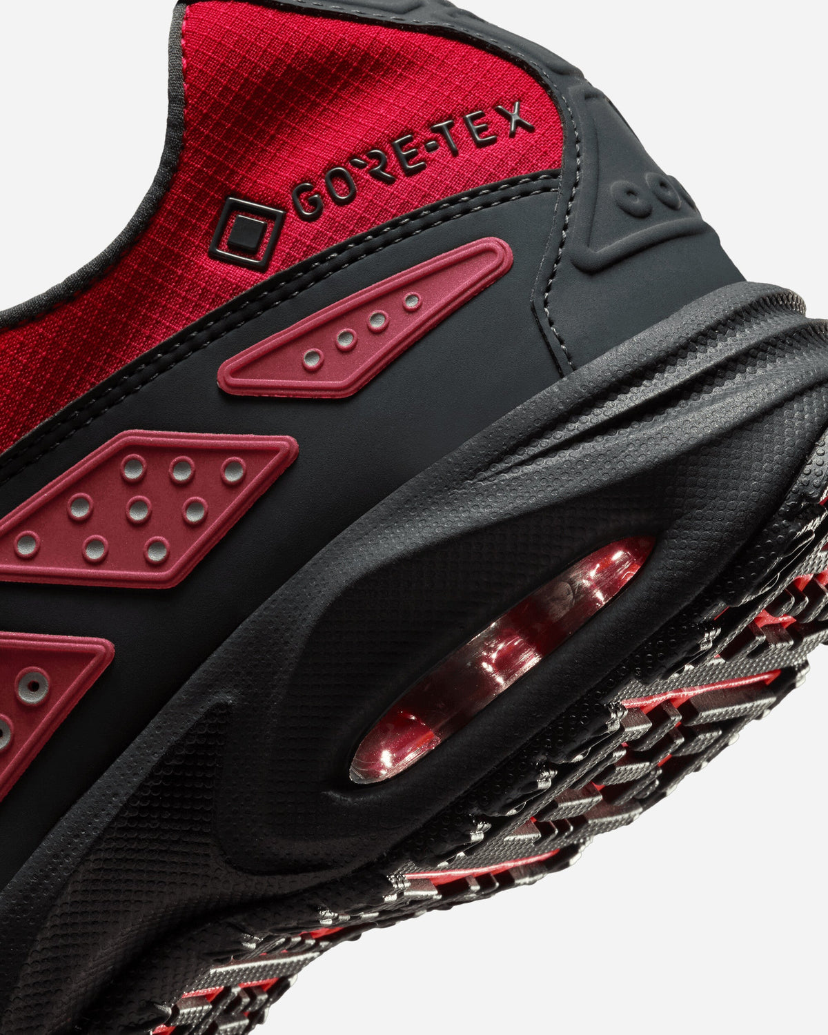 Women's Air Max SNDR GORE-TEX Sneakers Fire Red / Dark Smoke Grey